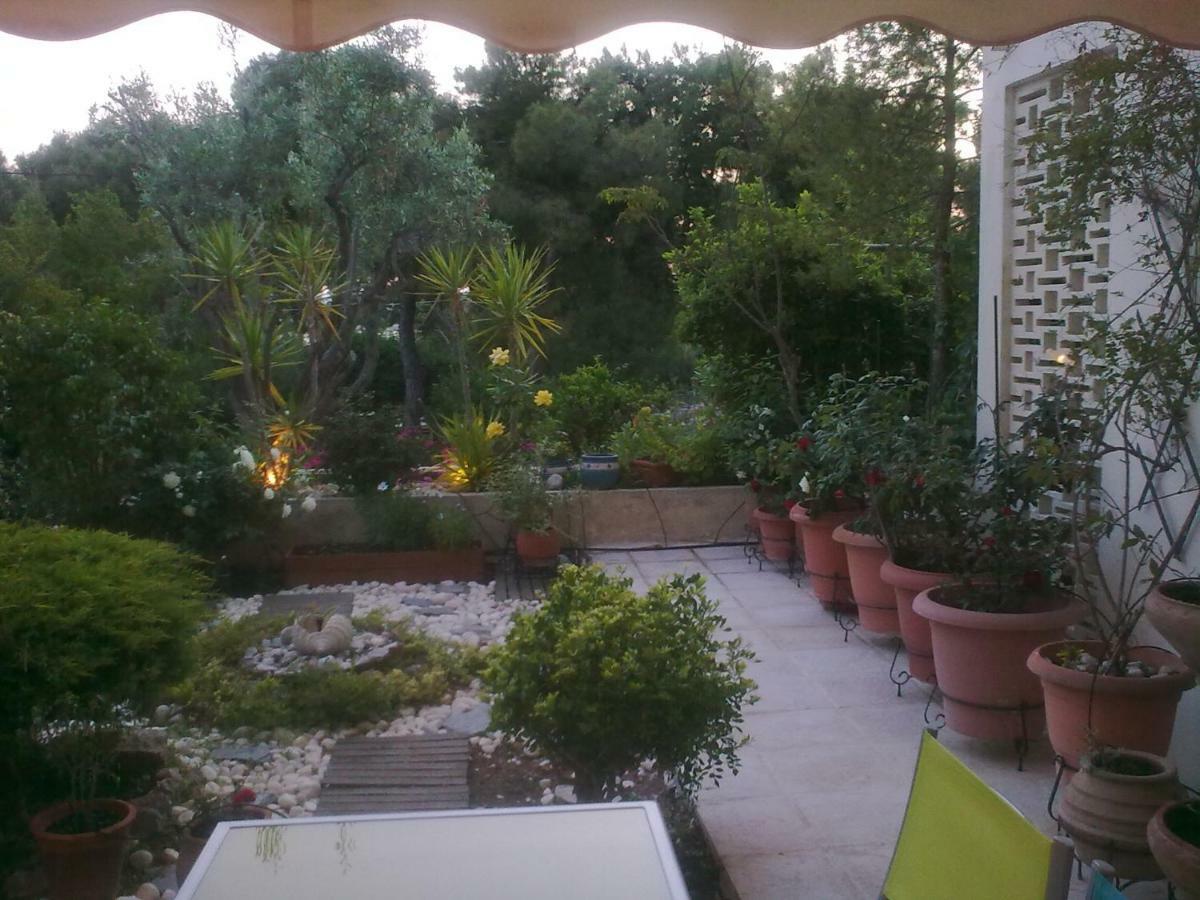 Comfortable Garden Apt Near Vouliagmeni Beach Aten Exteriör bild
